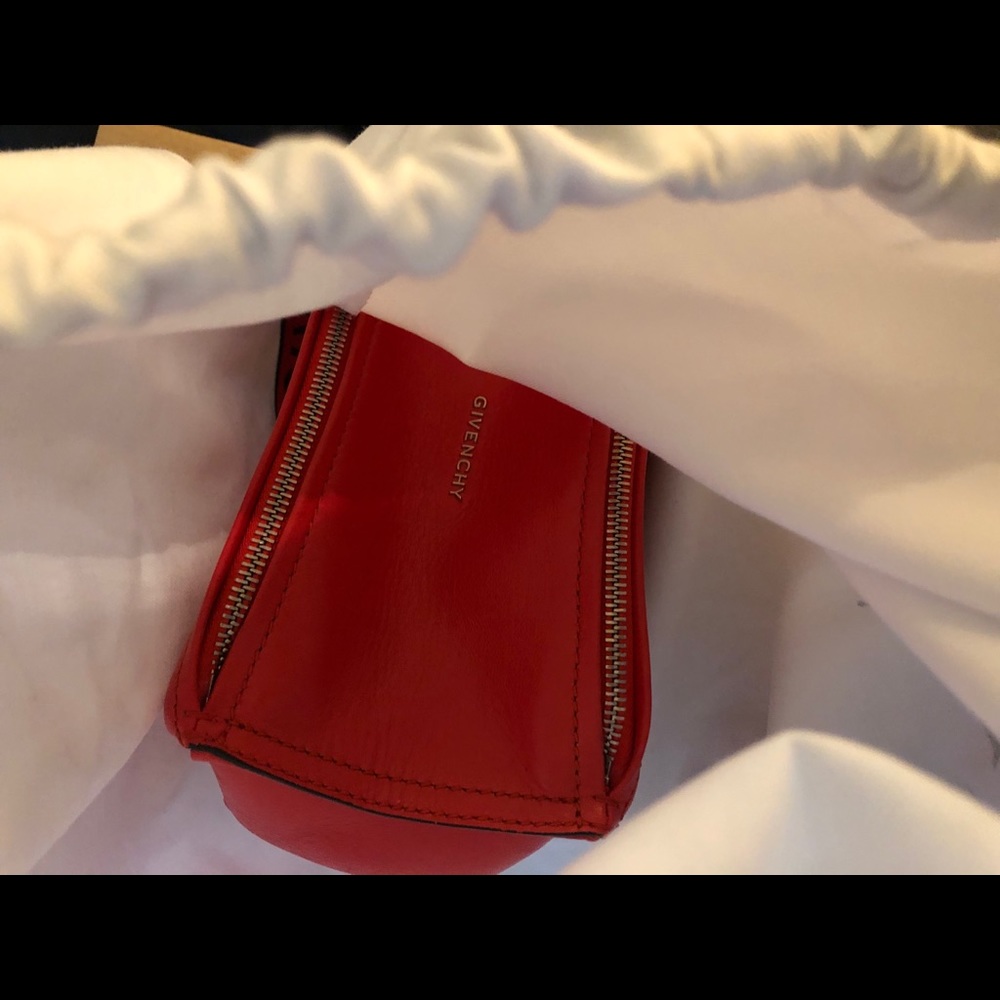 Givenchy - Picture 2 of 7